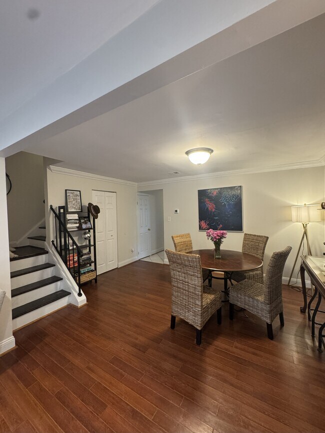 Foto del edificio - 5637 Independence Cir