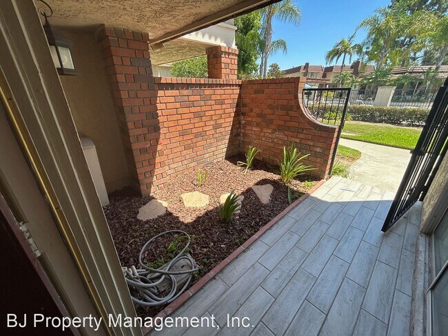 Building Photo - 2 br, 1.5 bath House - 11354 St. Pierre Way