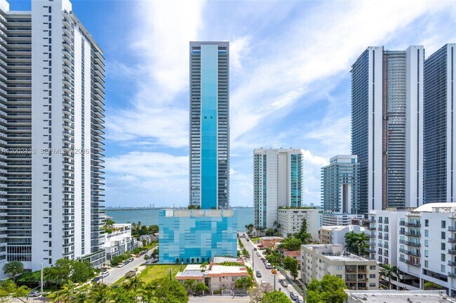 Foto del edificio - 321 NE 26th St