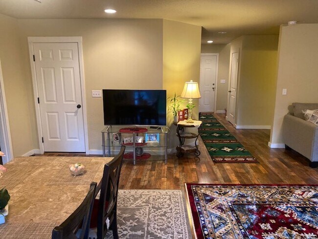 Building Photo - Charming Newer Home in Great Neighborhood