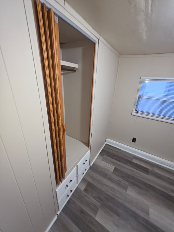 Building Photo - 4744 Ellsworth Ln