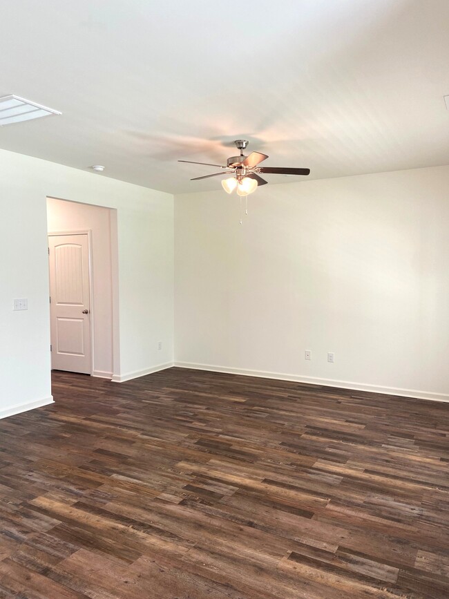 Building Photo - 252 Chelsea Park Cir