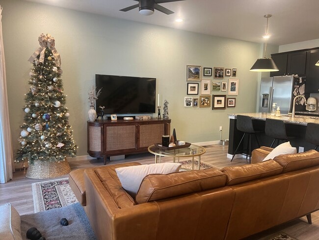 Building Photo - 7487 W Pacific Ln