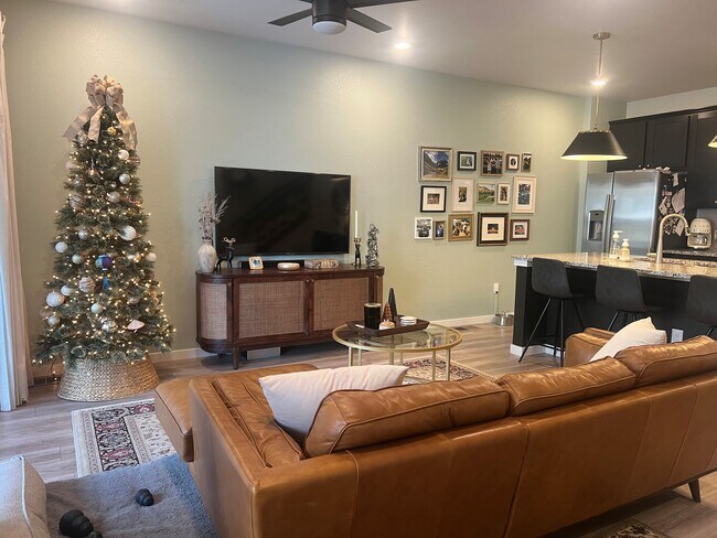 Foto del edificio - 7487 W Pacific Ln