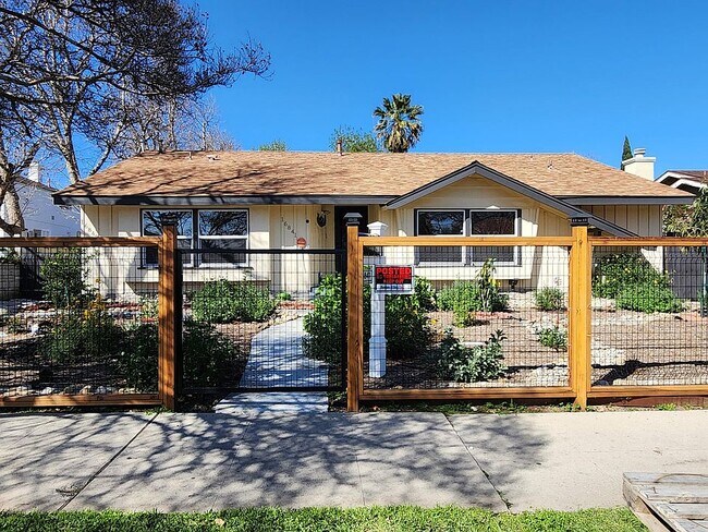 Foto del edificio - 16841 San Fernando Mission Blvd