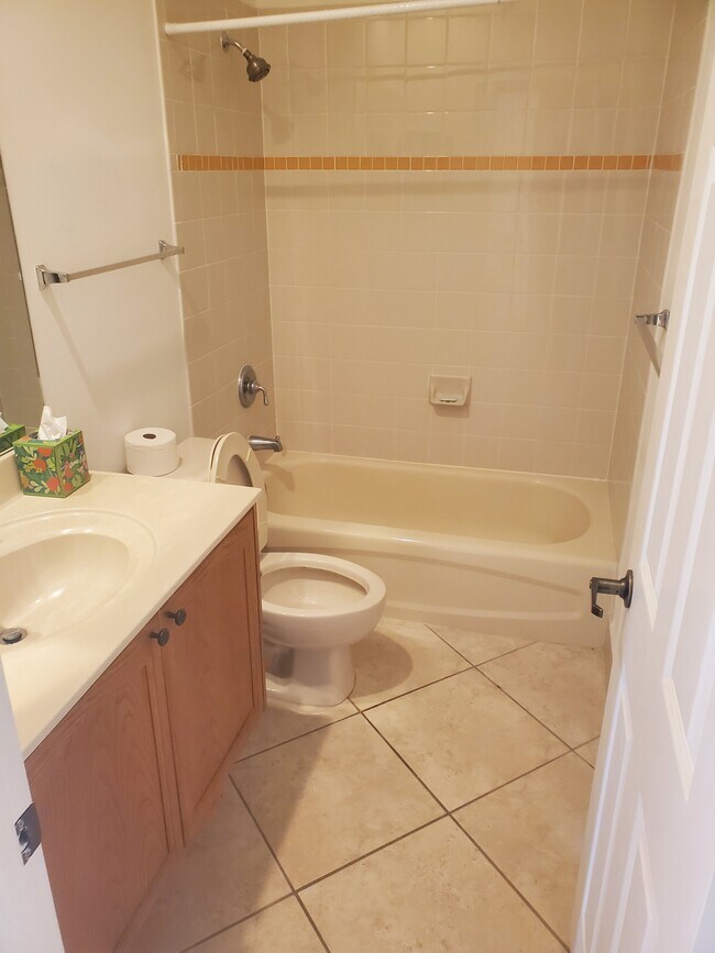 2nd bathroom - 8355 Siciliano St