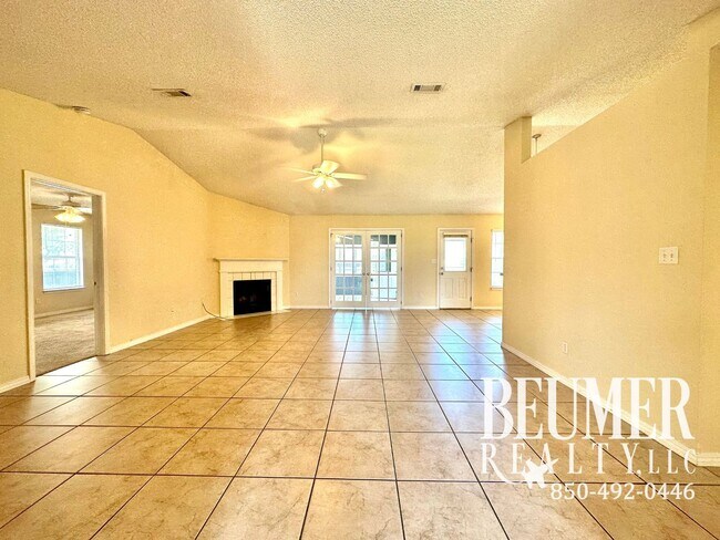 Building Photo - Beautiful 3Bed/2Bath Home Close to Correy ...