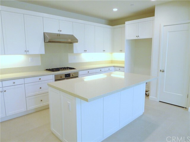 Building Photo - 118 Holly Springs