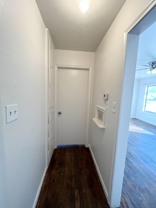 Building Photo - 146 Cornell Dr