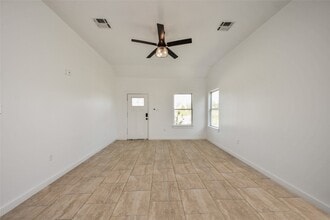 Building Photo - 450 Rd 5512