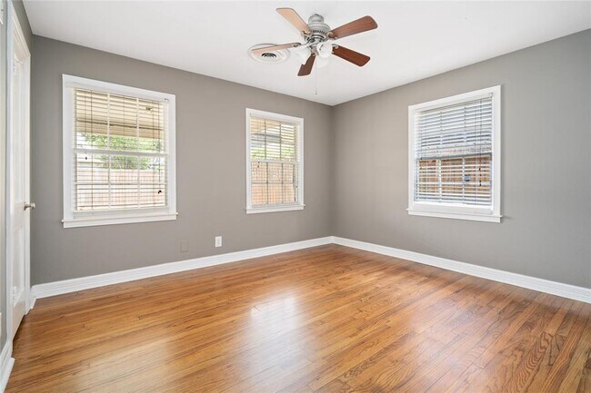 Building Photo - 205 Woodard St