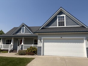 Building Photo - 2911 W Cranberry Ave