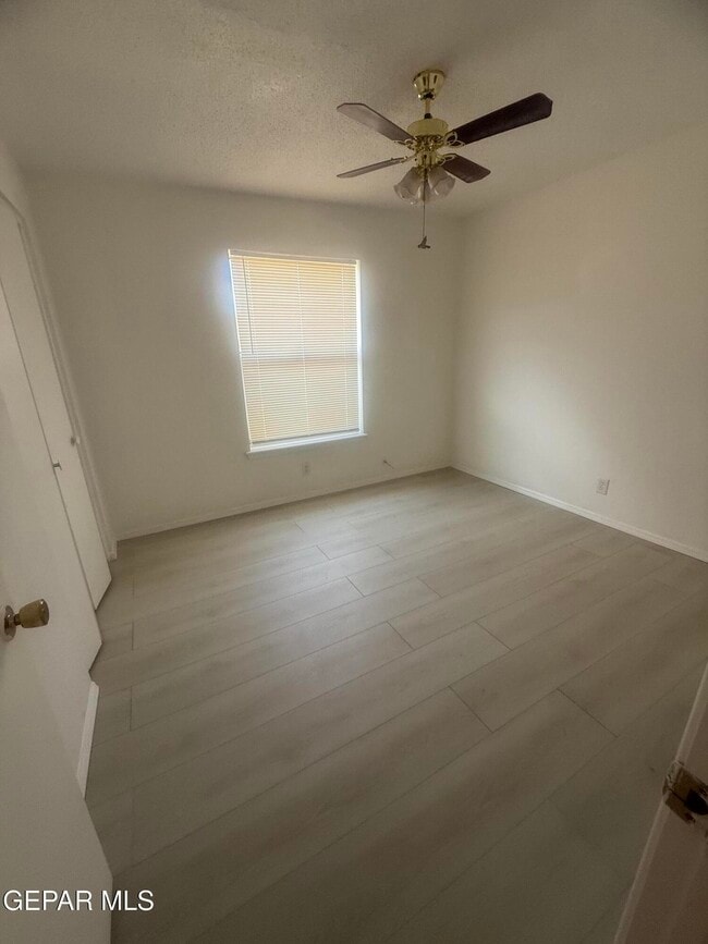 Building Photo - 3010 Wedgewood Dr