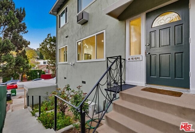 Building Photo - 1828 Silver Lake Blvd