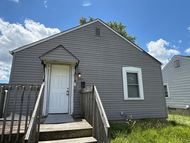 Building Photo - 3091 E 13th Ave