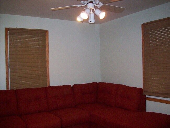 Spacious living room, can be split into dining and LR - 2833 Eisenhower Drive