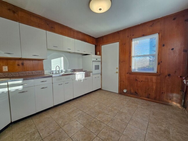 Building Photo - 2 Bedroom 1 Bath Home in Shawnee
