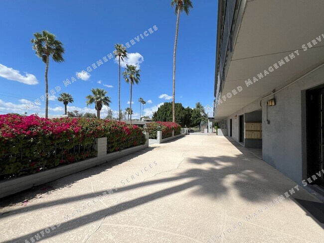 Foto del edificio - 7141 N 16th St