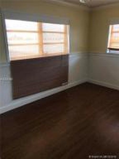 Building Photo - 5800 Margate Blvd