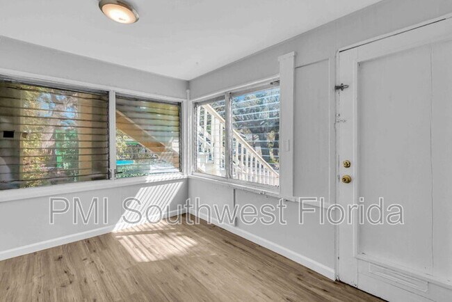 Foto del edificio - 1016 10th Ave W