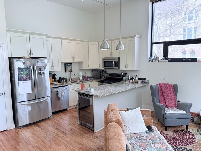 Foto del edificio - 1458 N Maplewood Ave