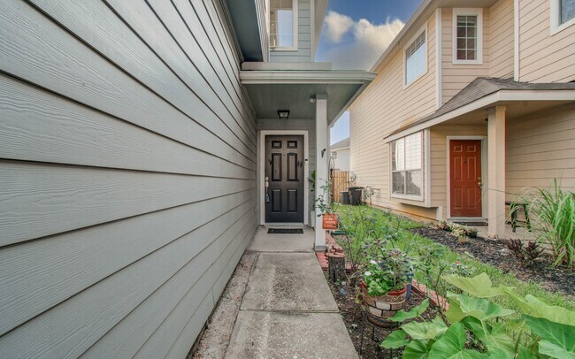 Foto del edificio - 14319 Mirkwood Ln