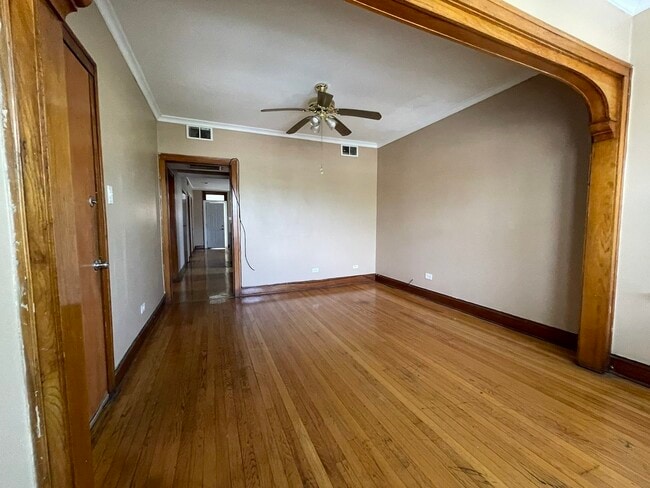 Building Photo - 6953 S Artesian Ave