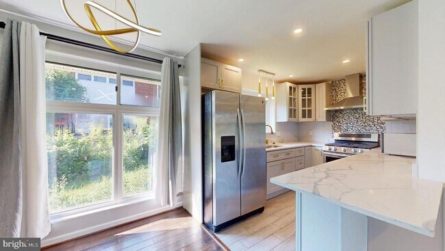 Foto del edificio - 6337 Phyllis Ln