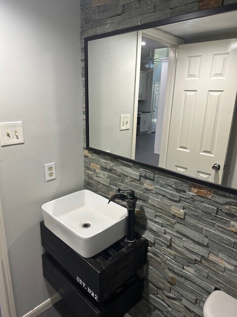 Foto del edificio - 13515 Ryanwood Dr