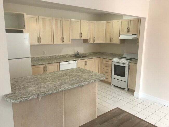 Building Photo - Two Bedroom, 2 Baths Apartment at Adriana ...