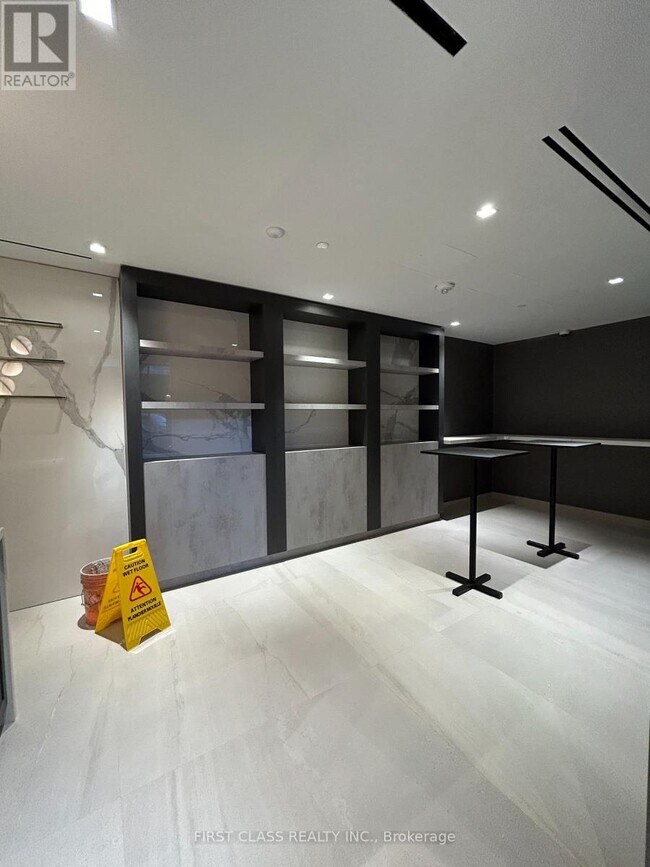Photo du bâtiment - 127-1127 Broadway Ave