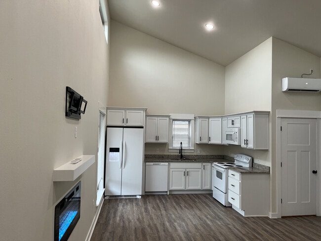 Building Photo - 7002 Old Tom Box Rd