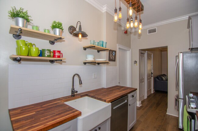 Building Photo - Melrose Landing Condo