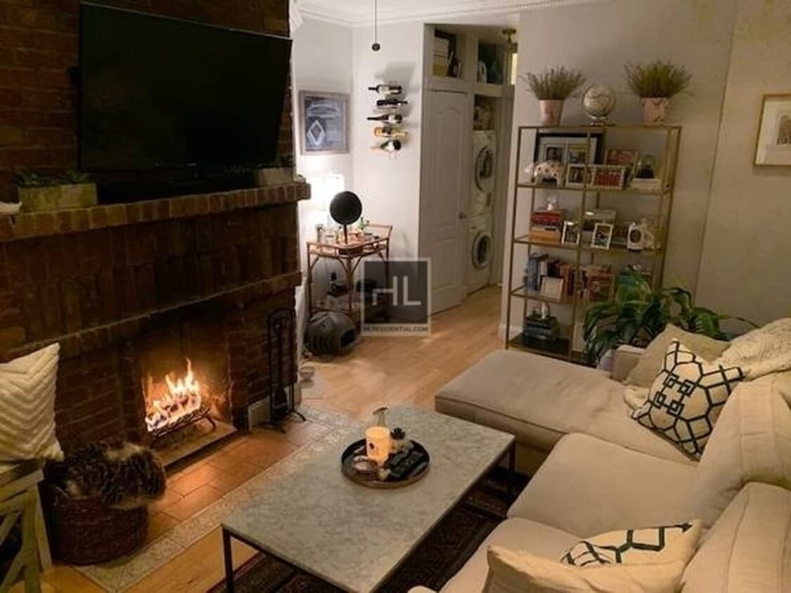 Building Photo - E 25TH ST.