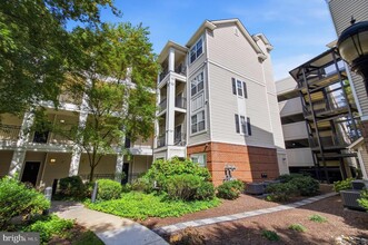 Building Photo - 12913 Centre Park Cir