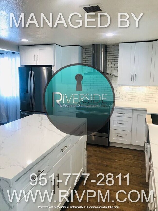 Building Photo - Huge back yard with RV parking