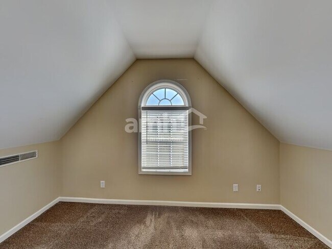 Building Photo - 3306 Robinwood Dr
