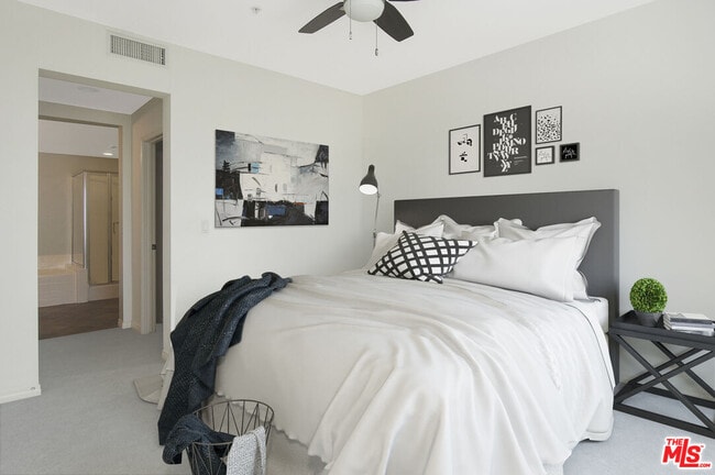 Building Photo - 6020 S Seabluff Dr