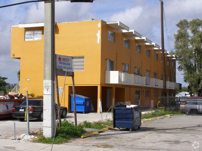 Foto del edificio - 5307 NW 7th St