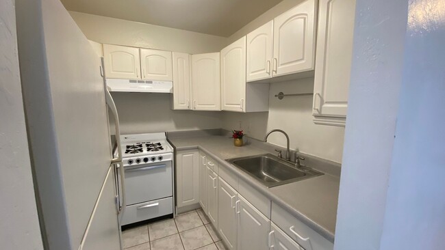 Building Photo - Kahe Kai - Two Bedroom