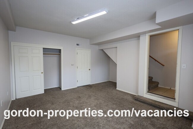 Foto del edificio - NE Halsey St - Gresham 2 bedroom townhouse with den/office