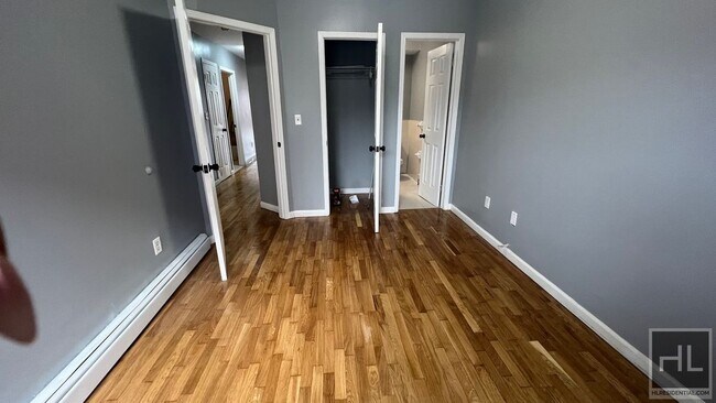 Building Photo - FRESHLY GUT RENOVATED 3 BEDROOMS/2 FULL BA...