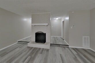 Building Photo - 3815 Regency Dr
