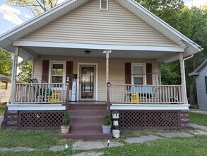 Building Photo - 1319 Schirmer Ave