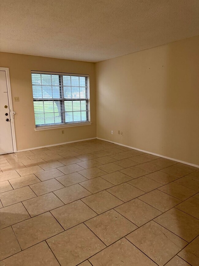 Foto del edificio - Centrally Located 1 Bedroom Unit