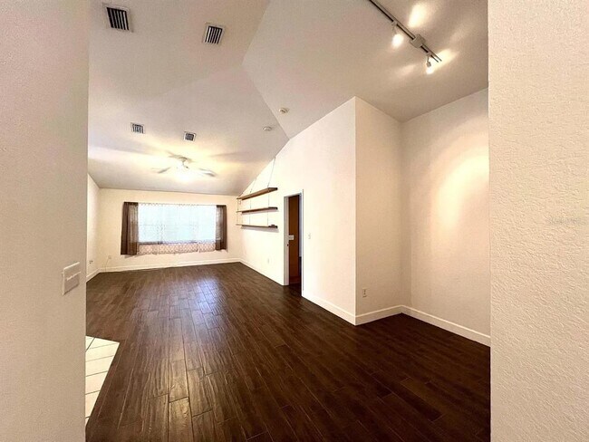 Building Photo - 1485 Donegan Rd