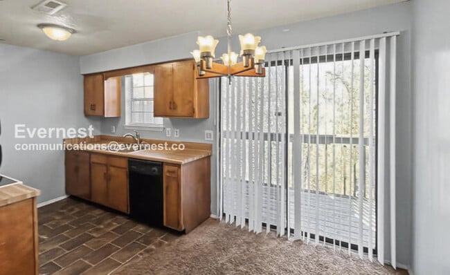 Building Photo - 3309 Pinewood Terrace