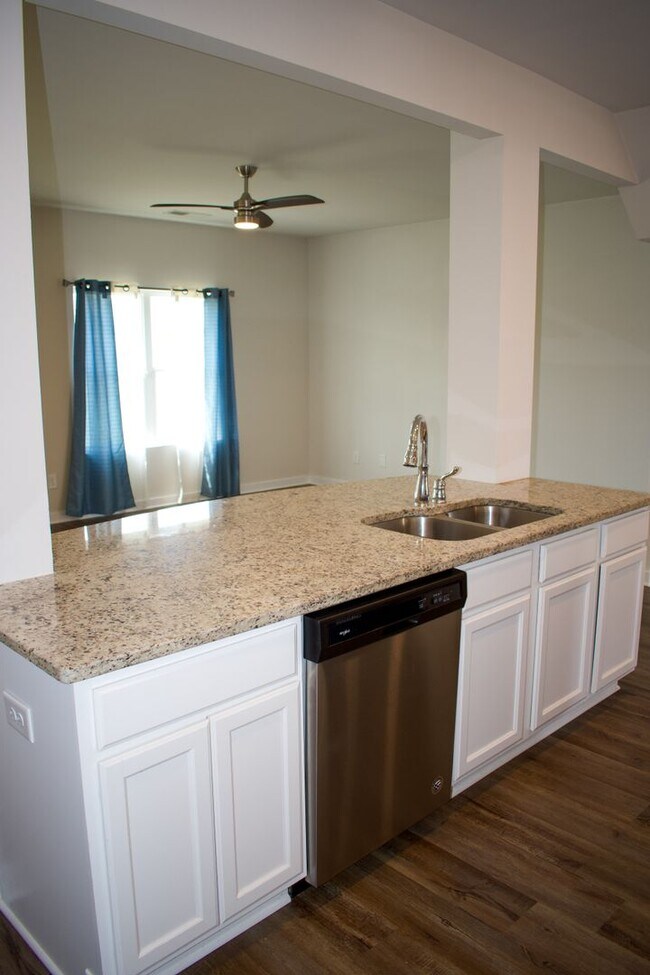 Building Photo - Spacious 3-Bedroom Home with Loft – Minute...