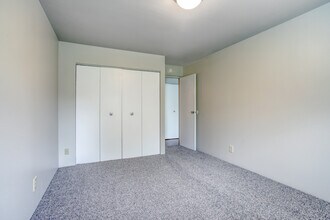 Bedroom Closet - Richmond Hills Apartments