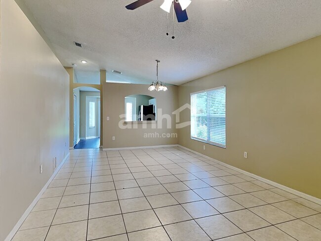 Building Photo - 1116 Lake Shore Ranch Dr